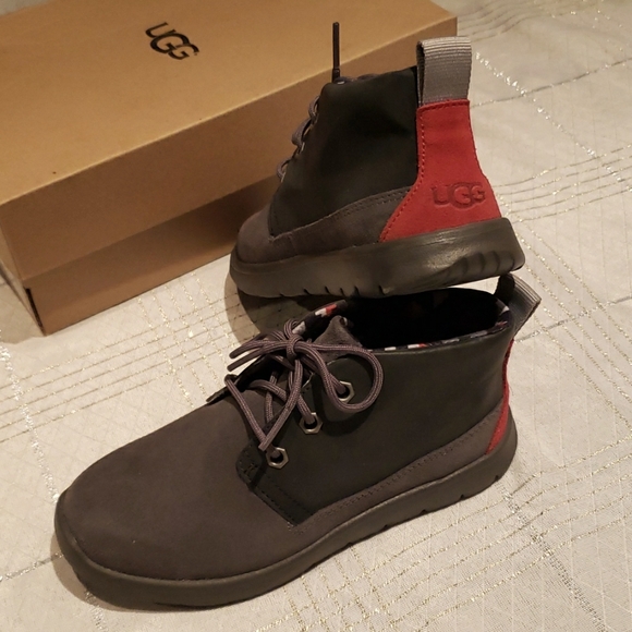UGG New BOOTs KIDS Suede CANOE REFLECTIVE Treadlite Chukka Grey Red Black NIB 13 - Picture 8 of 16